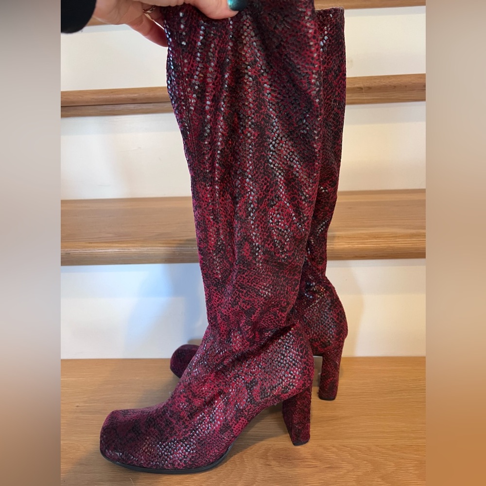 Chinese Laundry man made red and black snakeskin boots size 7.5